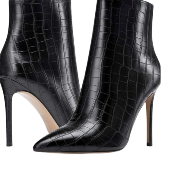 Vince Camuto Allost Crocodile Embossed Leather Ankle Boots 10 - Picture 1 of 11